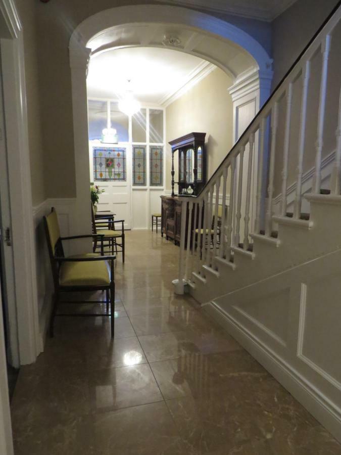 Bed and Breakfast Devon View House Йол Экстерьер фото